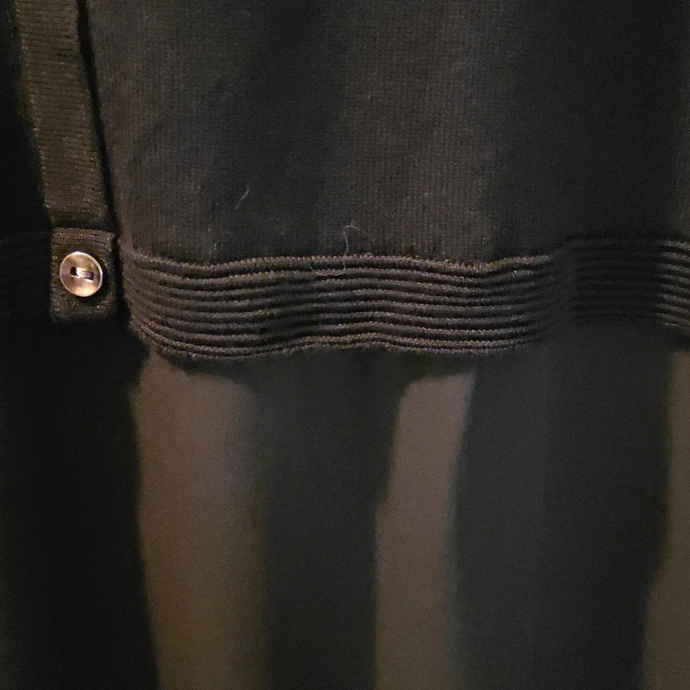 Reitmans Spft Knit And Semi Sheer Black Sleeveless Blouse - Picture 6 of 8